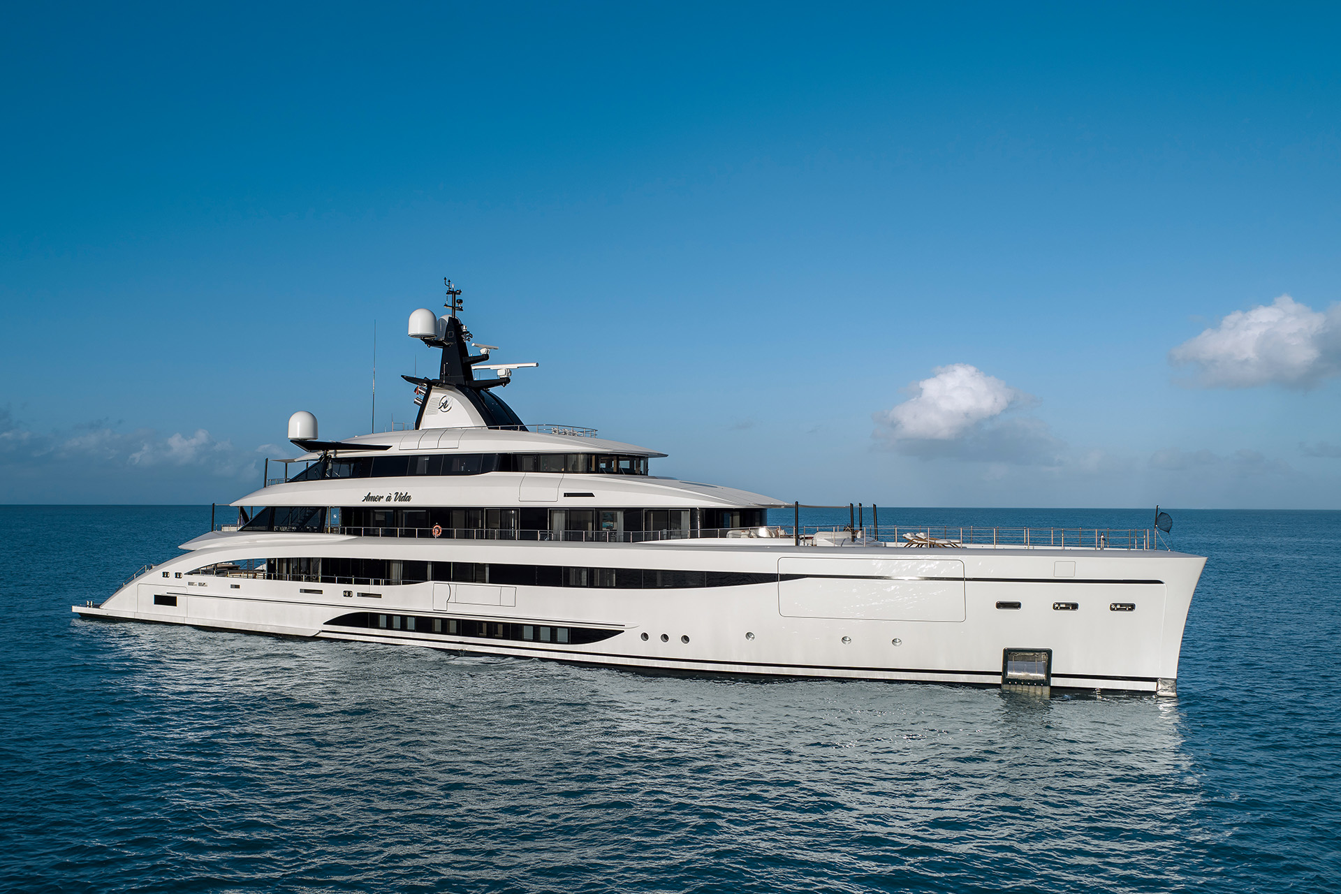 CRN presents the American debut of M/Y Amor à...